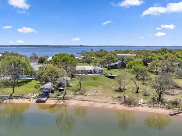 515 E Island Drive, Bluffton, TX 78607