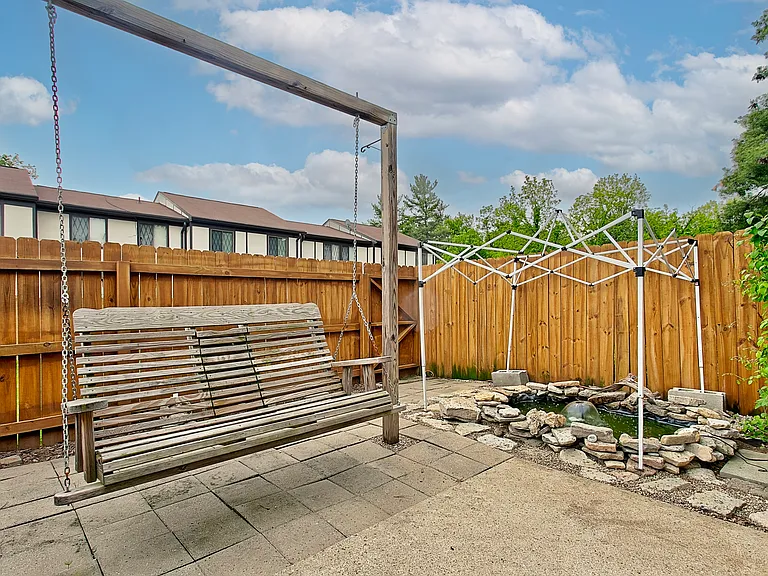 464 Vancover Ct — Photo 19