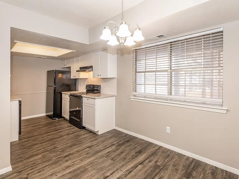 Camelot Apartments — Photo 59