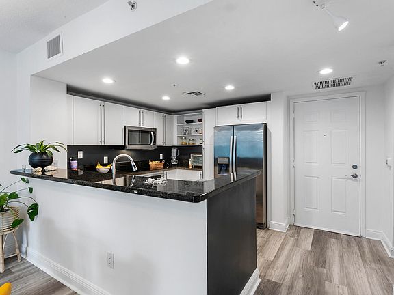 4th image of 610 Clematis Street #529