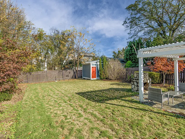 327 Mill Rd — Photo 27