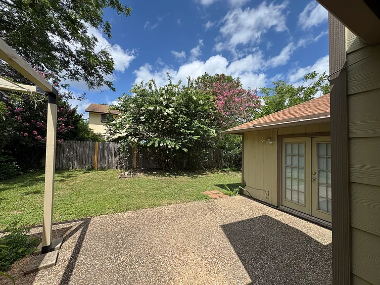 View of back patio and yard
