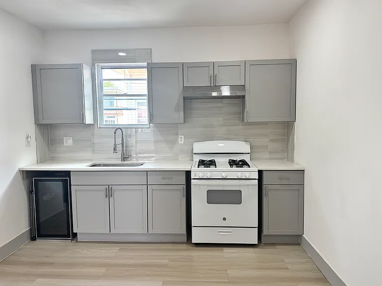 56 Pinckney St #2 — Photo 5