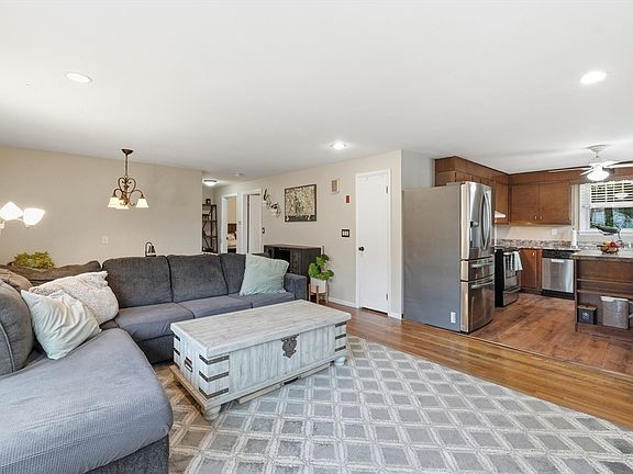 5th image of 268 Milk St