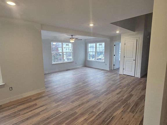 5th image of 604 Harvey Ln