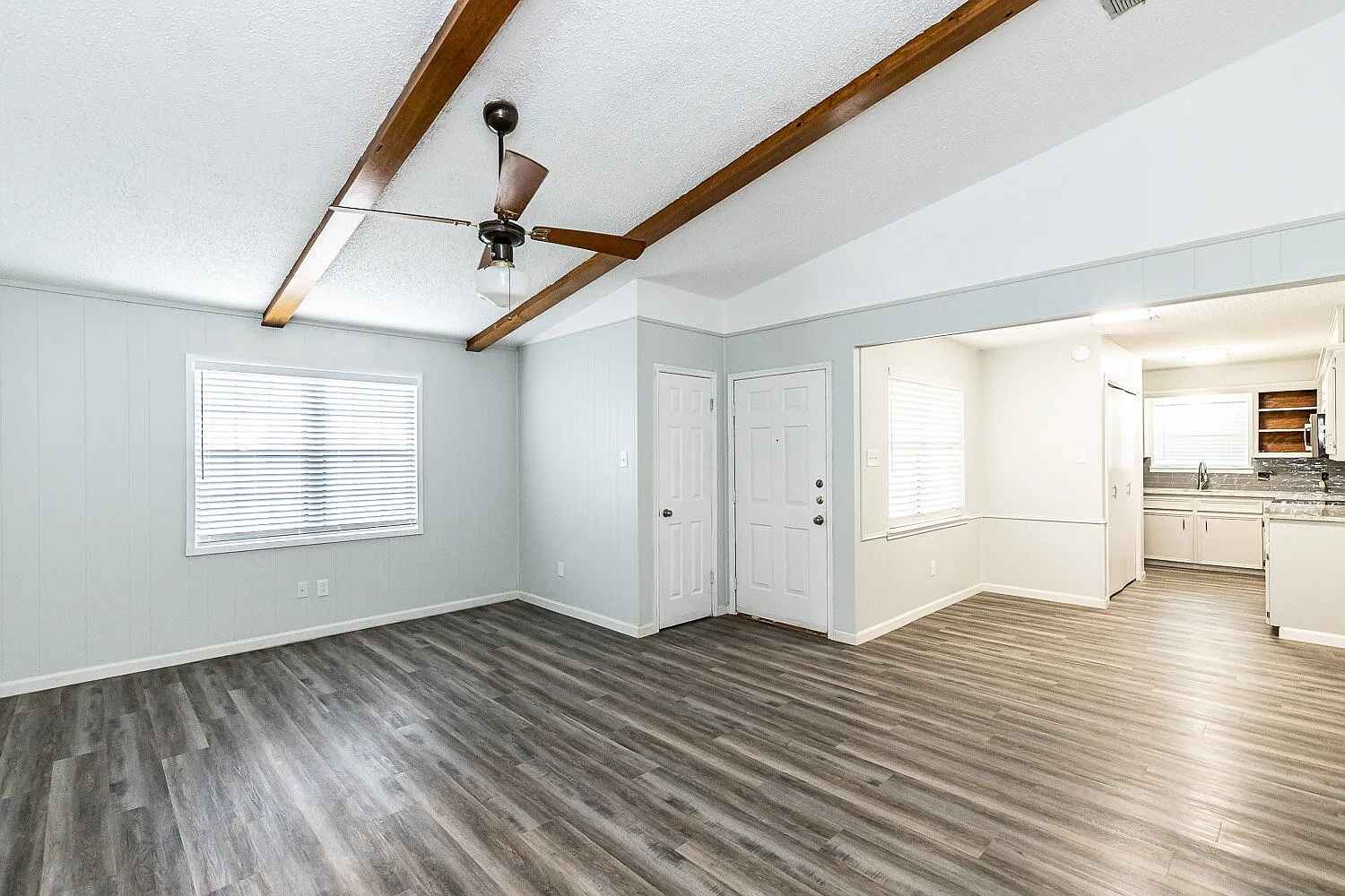2 bed, 2.0 bath, 1060 sqft, $1,075 — Photo 4