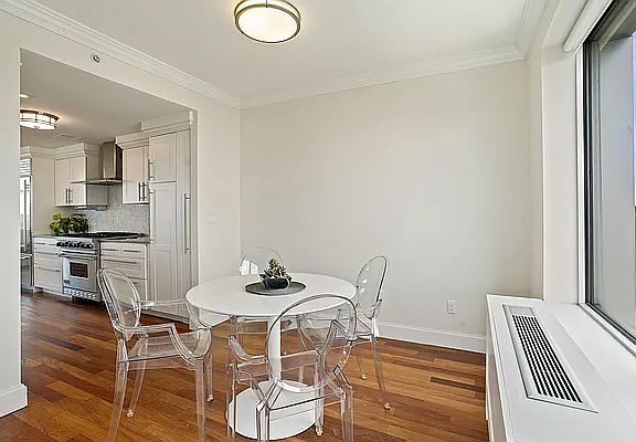 5th image of 3220 Arlington Ave APT 11B