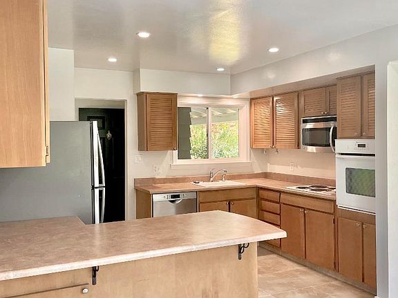 3rd image of 929 Cottonwood Dr