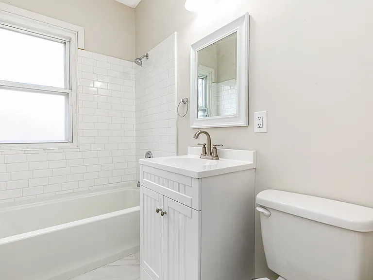 1436 Baldwin St — Photo 7