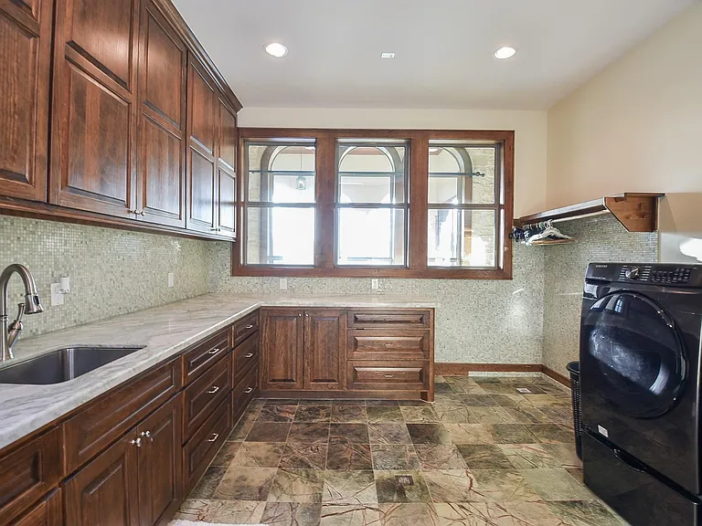825 Grubbs Rd — Photo 37