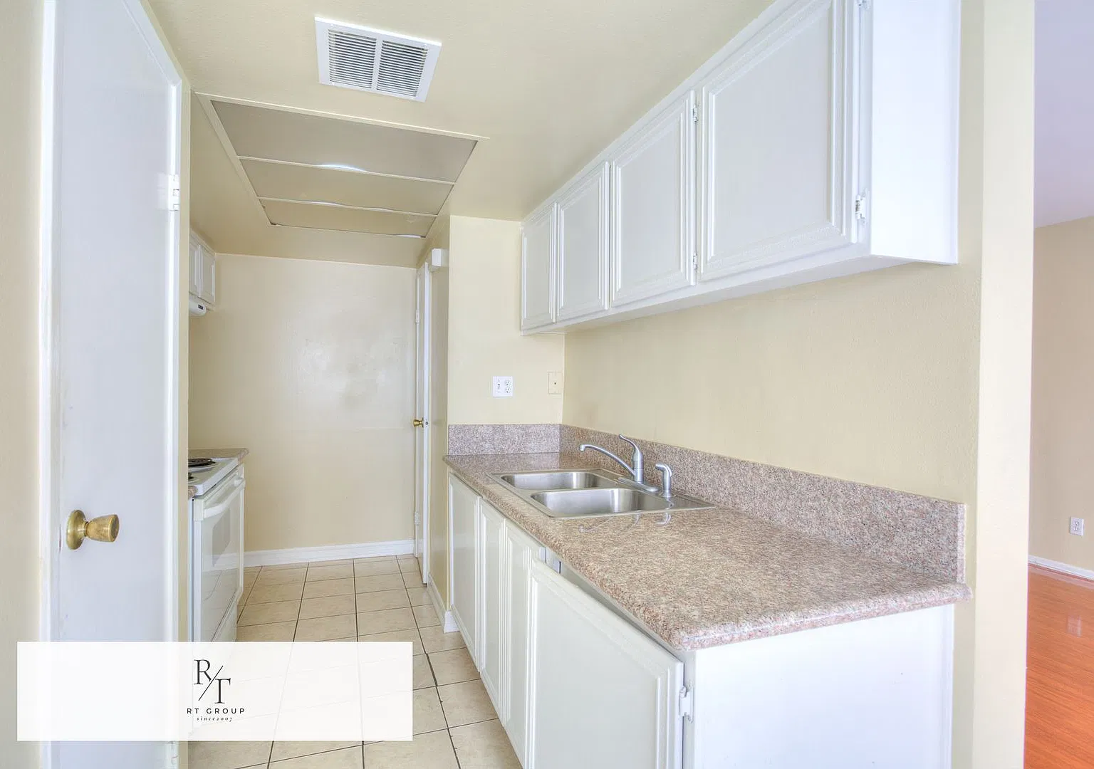 Charming 2-Bedroom Condo in Villa La Verne with Bonita Unified Schools! — Photo 2
