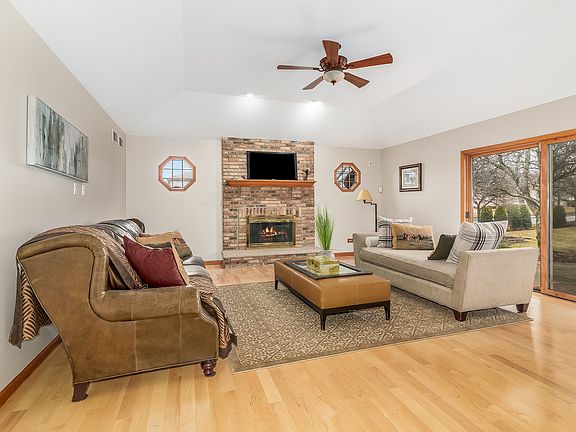 3rd image of 16906 S Meadowcrest Dr