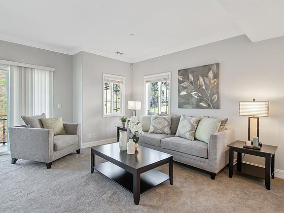 3rd image of 810 La Montagne Pl