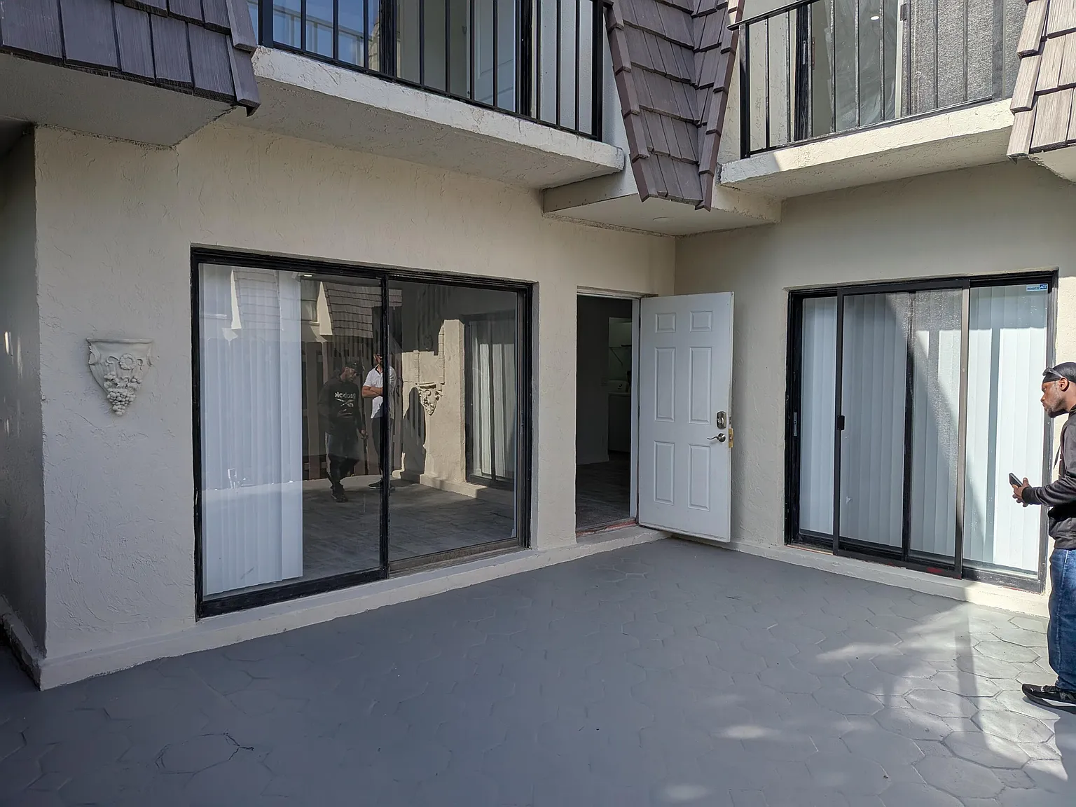 3 bed, 2.5 bath, 2682 sqft, $2,725 — Photo 2