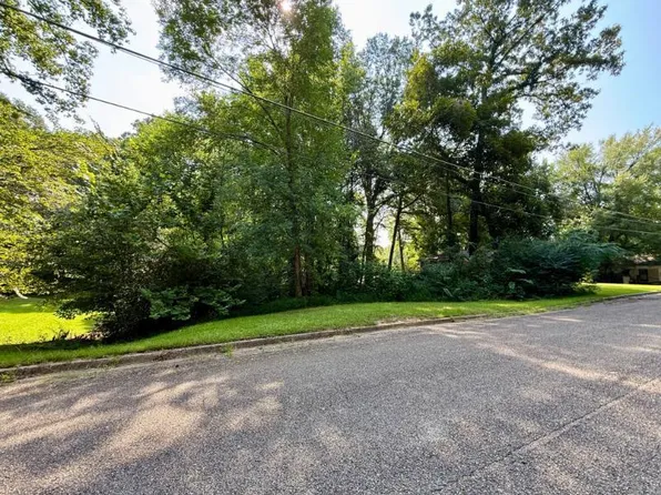 107 Eastwood Dr, Tupelo, MS 38804