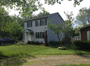 1069 Seabury Dr, Lake Orion, MI 48362