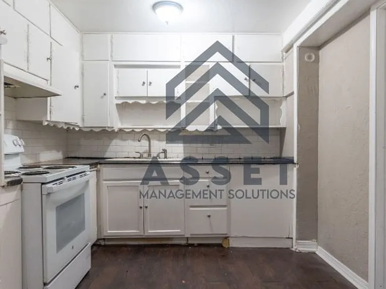 316 E Harmon Dr — Photo 10
