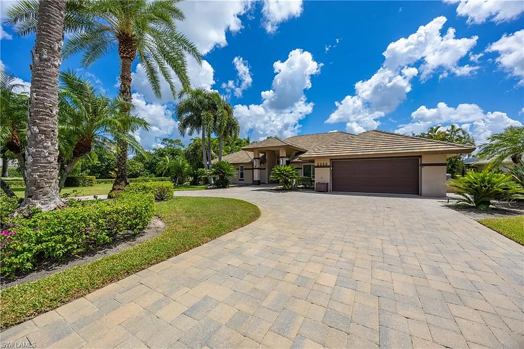 3 bed, 2.0 bath, 2526 sqft, $11,000 — Photo 2