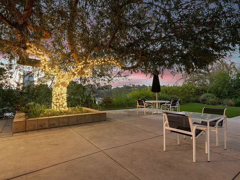 3231 Oakley Dr — Photo 2