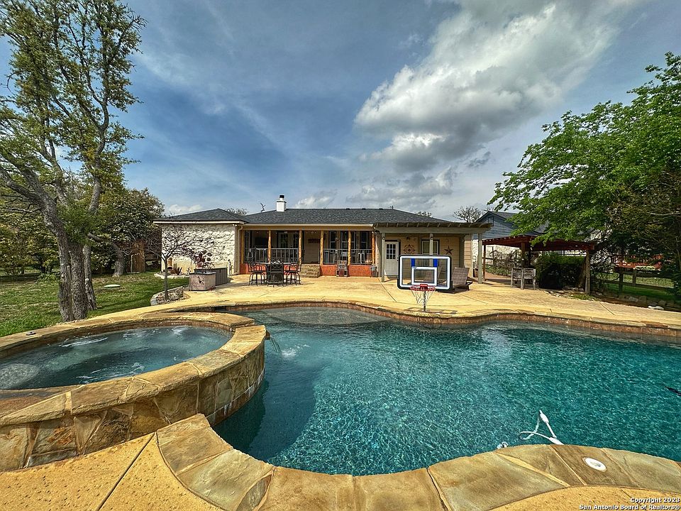 1st image of 123 Woodland Blvd