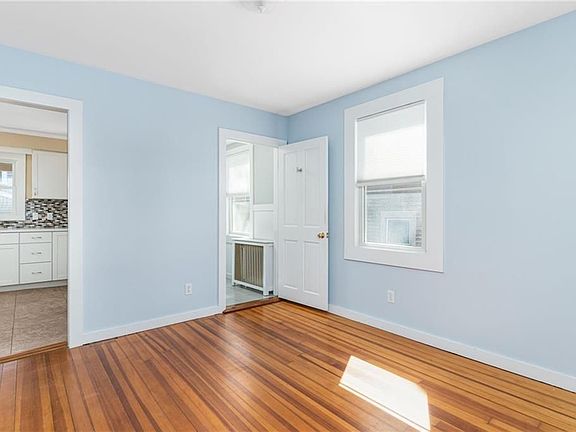 2nd image of 23 Holland St #1