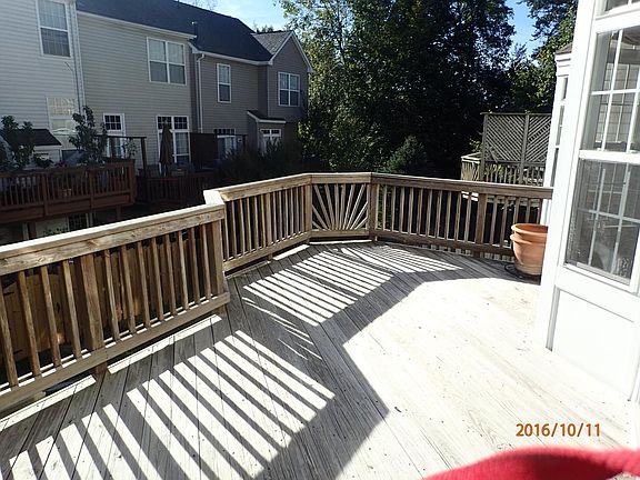 Gorgeous sunny Deck