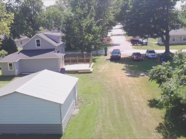 58 North St, Westville, IN 46391