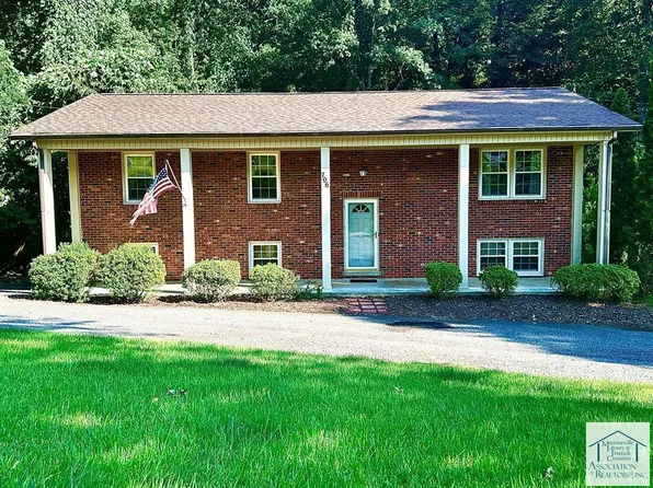 706 Beechnut Ln, Martinsville, VA 24112