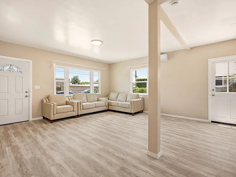 327 S Lincoln Pl — Photo 4