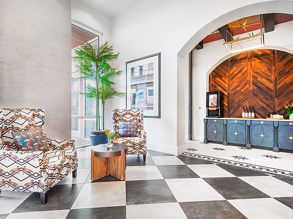 5th image of 700 E 11th St #2809