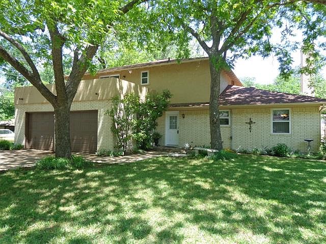 1st image of 1101 Douglas Dr