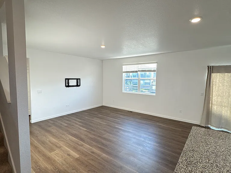 109 62nd Ave — Photo 11
