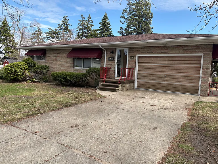 3106 Lindland Rd — Photo 2