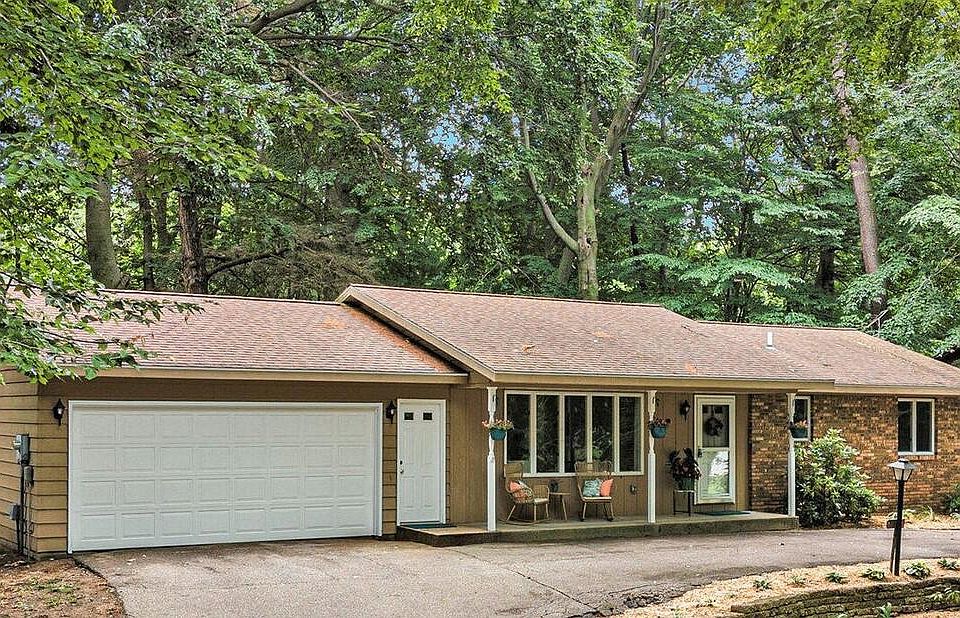 1st image of 165 Lake Forest Dr