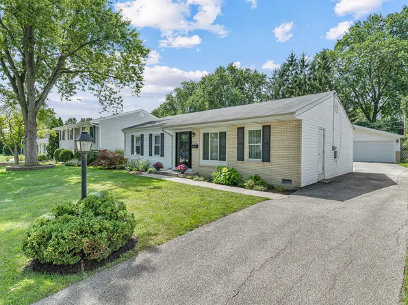 56 Birch Trl, Wheeling, IL 60090