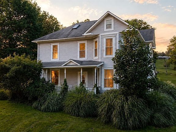 2nd image of 100 Stratton Ln