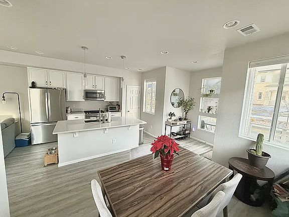 5th image of 8497 Eagle River St