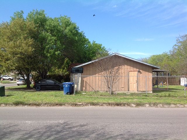 2nd image of 1002 Ripon