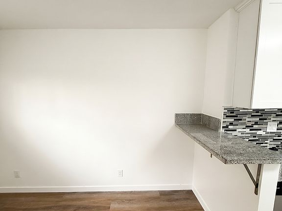 3rd image of 2314 Chariton St #10305