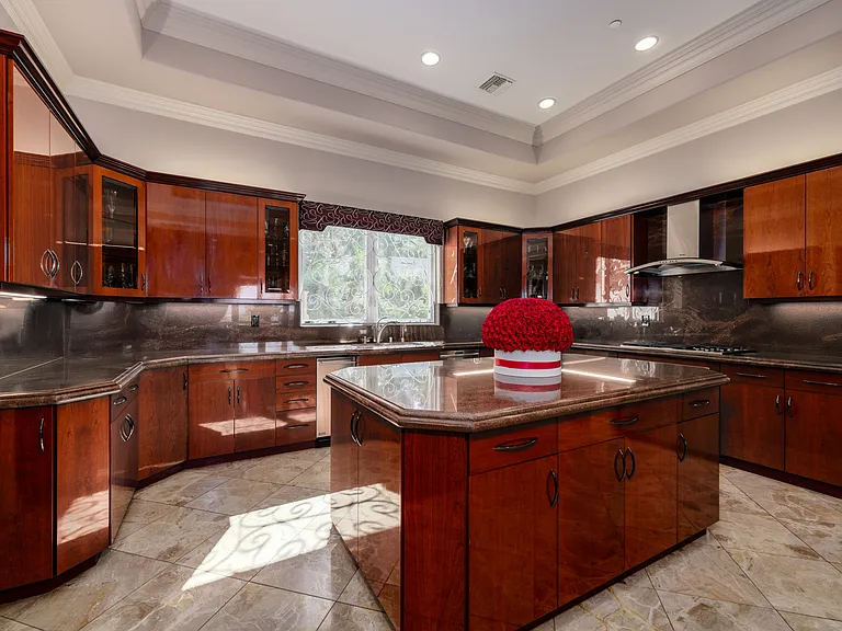 18047 Karen Dr — Photo 8