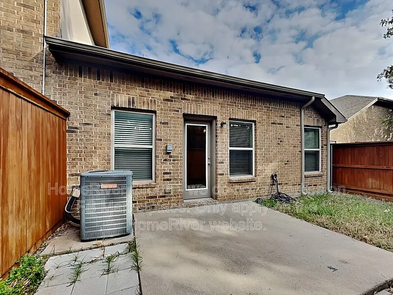 1127 Sophia St — Photo 24