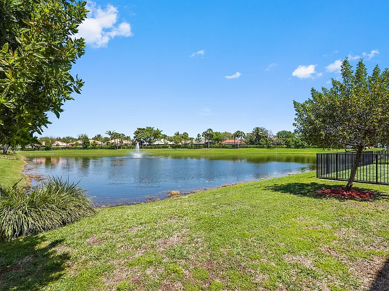 1826 Lake Cove Dr — Photo 7