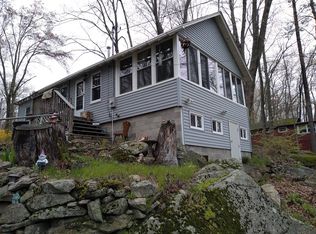 33 1st St, Windham, NH 03087