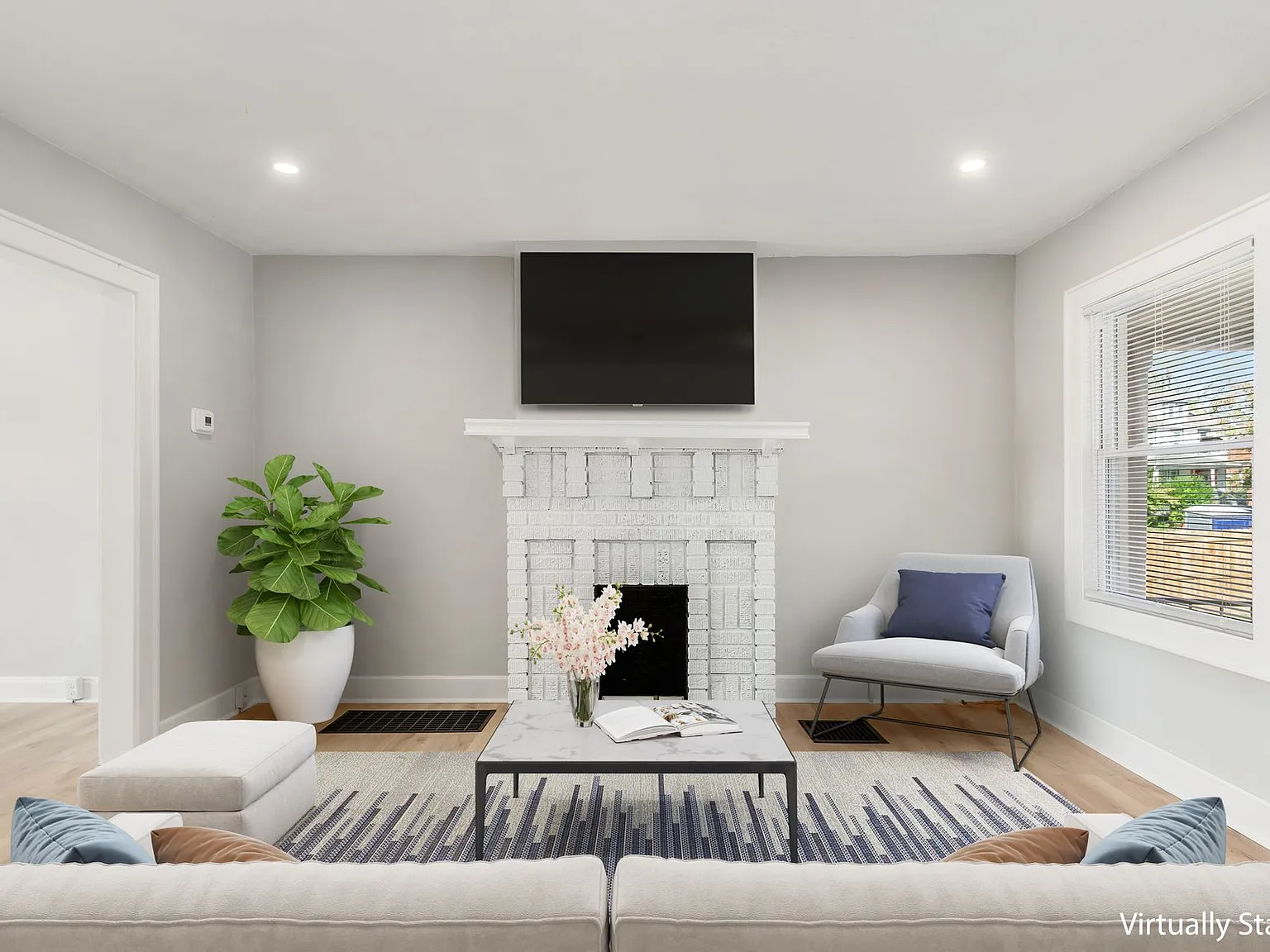 2 bed, 1000 sqft, $1,450 — Photo 2