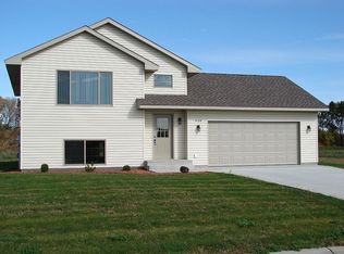 1733 Maple Leaf Ln, Litchfield, MN 55355