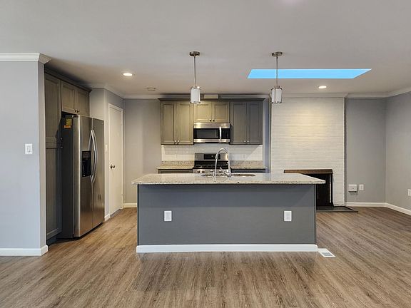 3rd image of 502 Roberts Dr NW