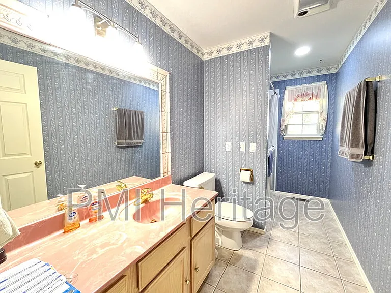 40 Portsmouth Dr — Photo 32