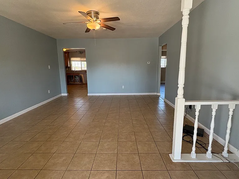 3496 Crestview Dr — Photo 6