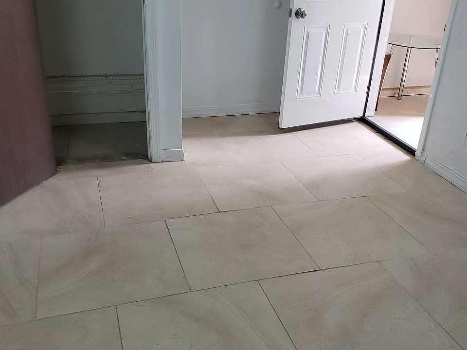 2nd image of 15006 23rd Ave Floor Basement