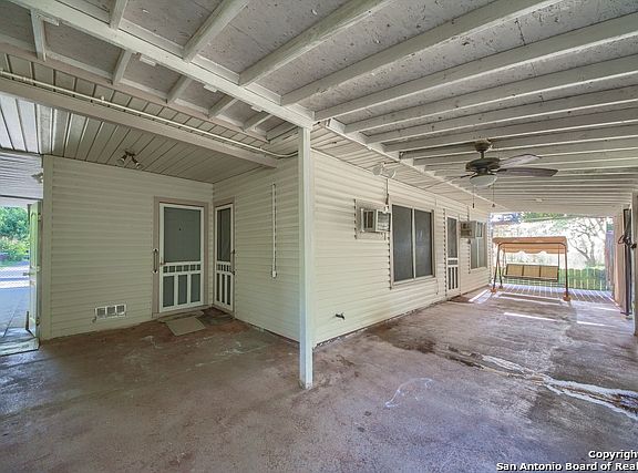 4th image of 154 E Vestal Pl